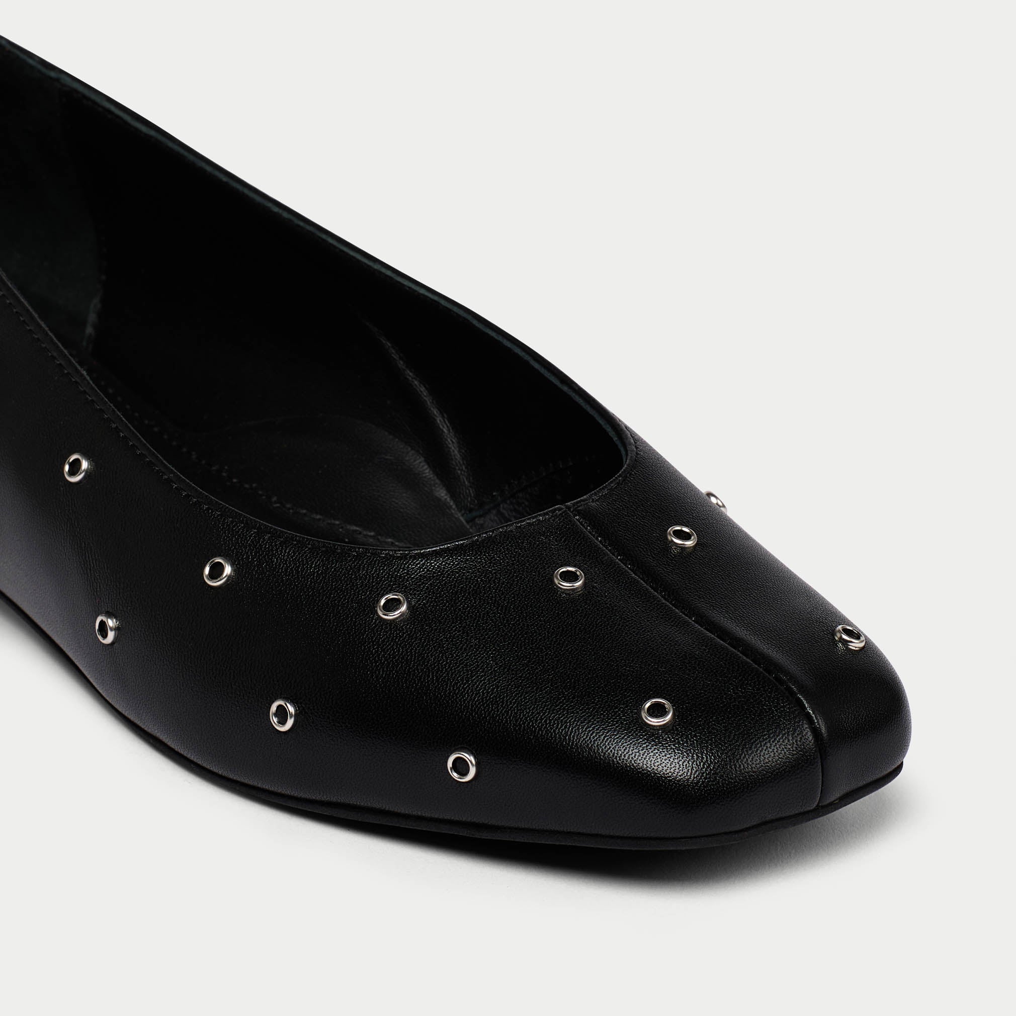 Lucinda leather ballerina shoes tip view