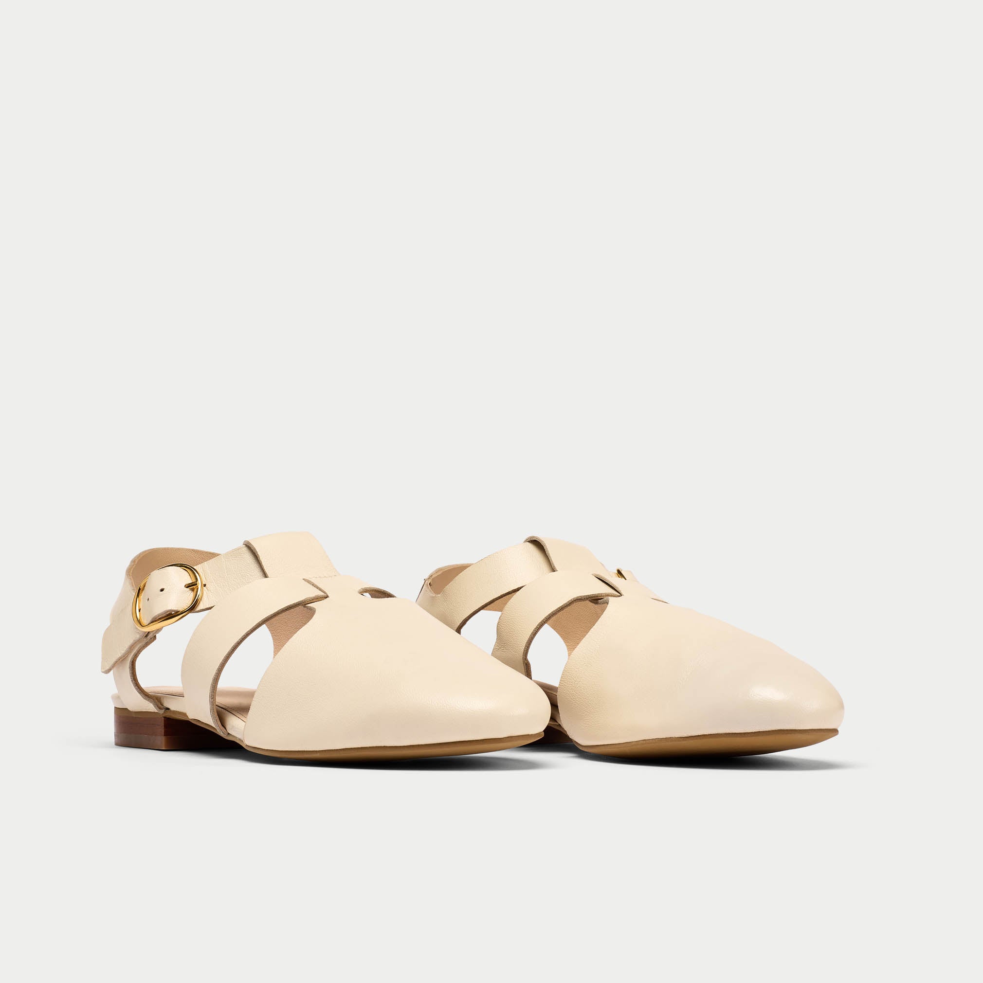 Minnie off white sandal pair