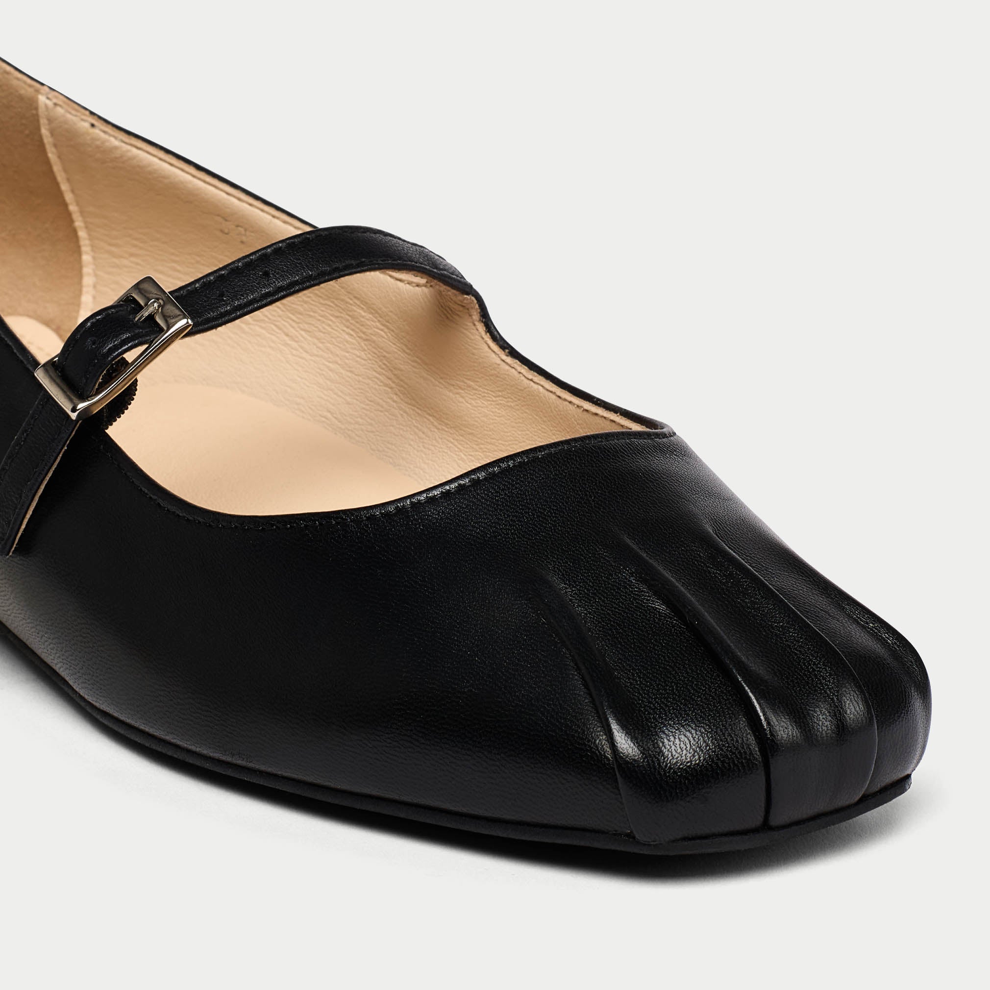 rosemary black ballerinas tip close up