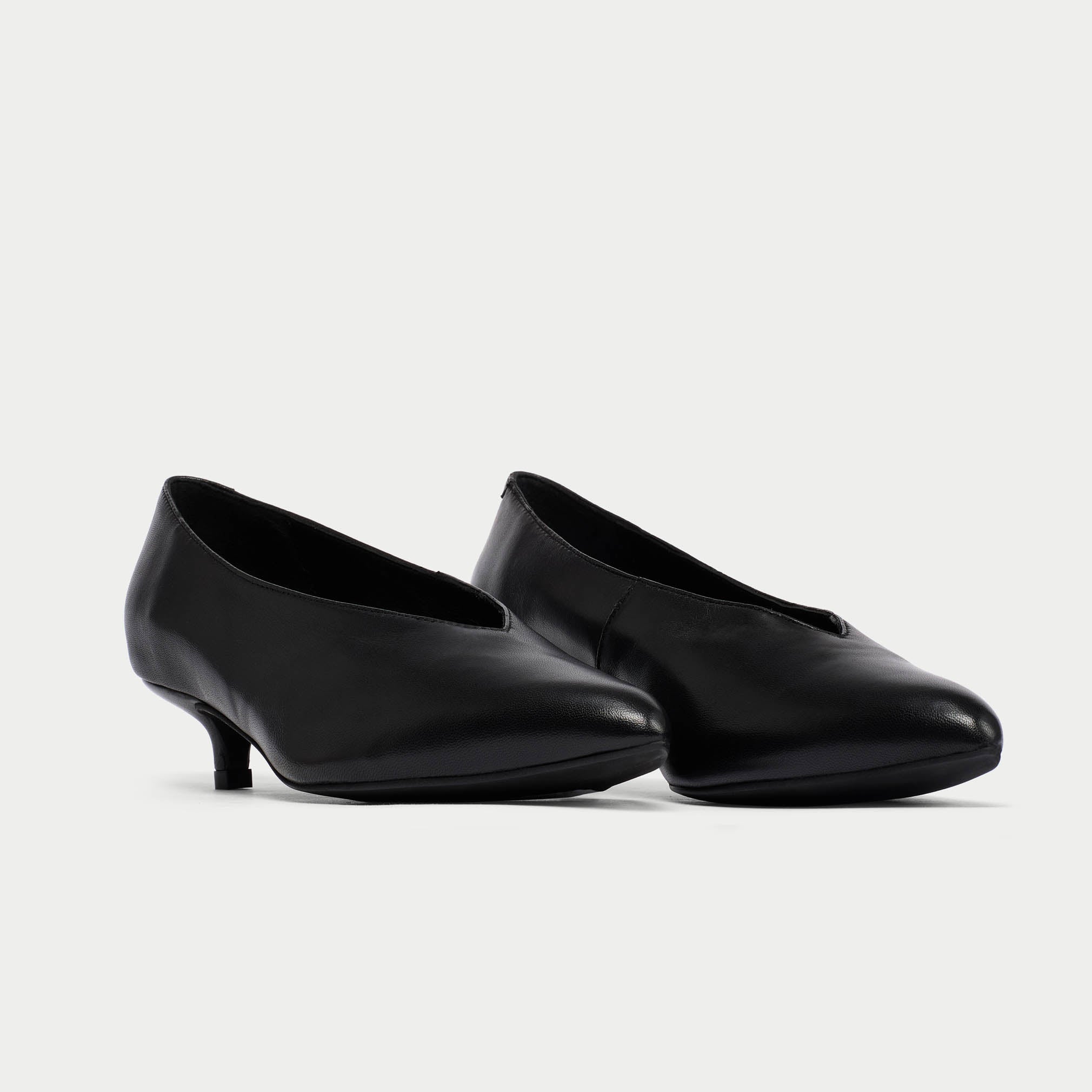 Courtney - Black Leather Courts