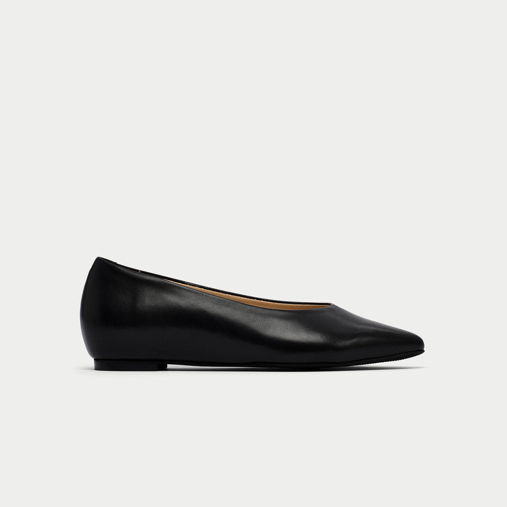 Calla | Agata | Black leather flat court shoe