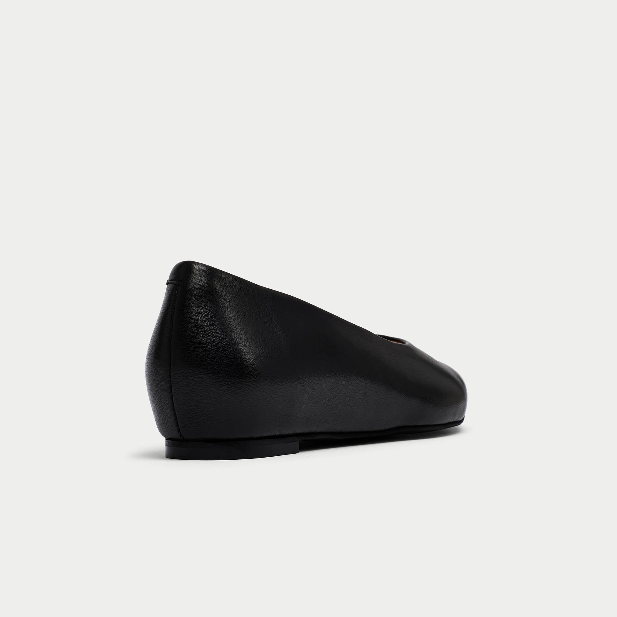 Calla | Agata | Black leather flat court shoe