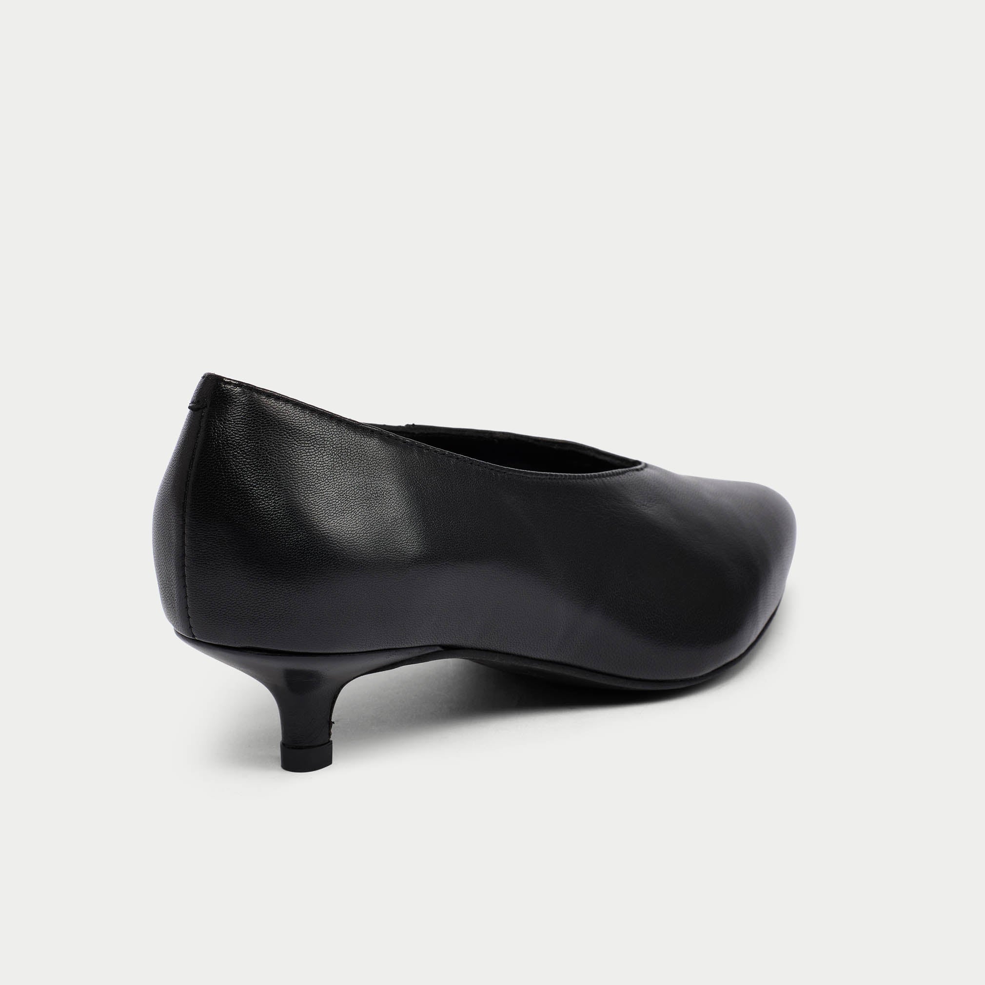 Courtney - Black Leather Courts
