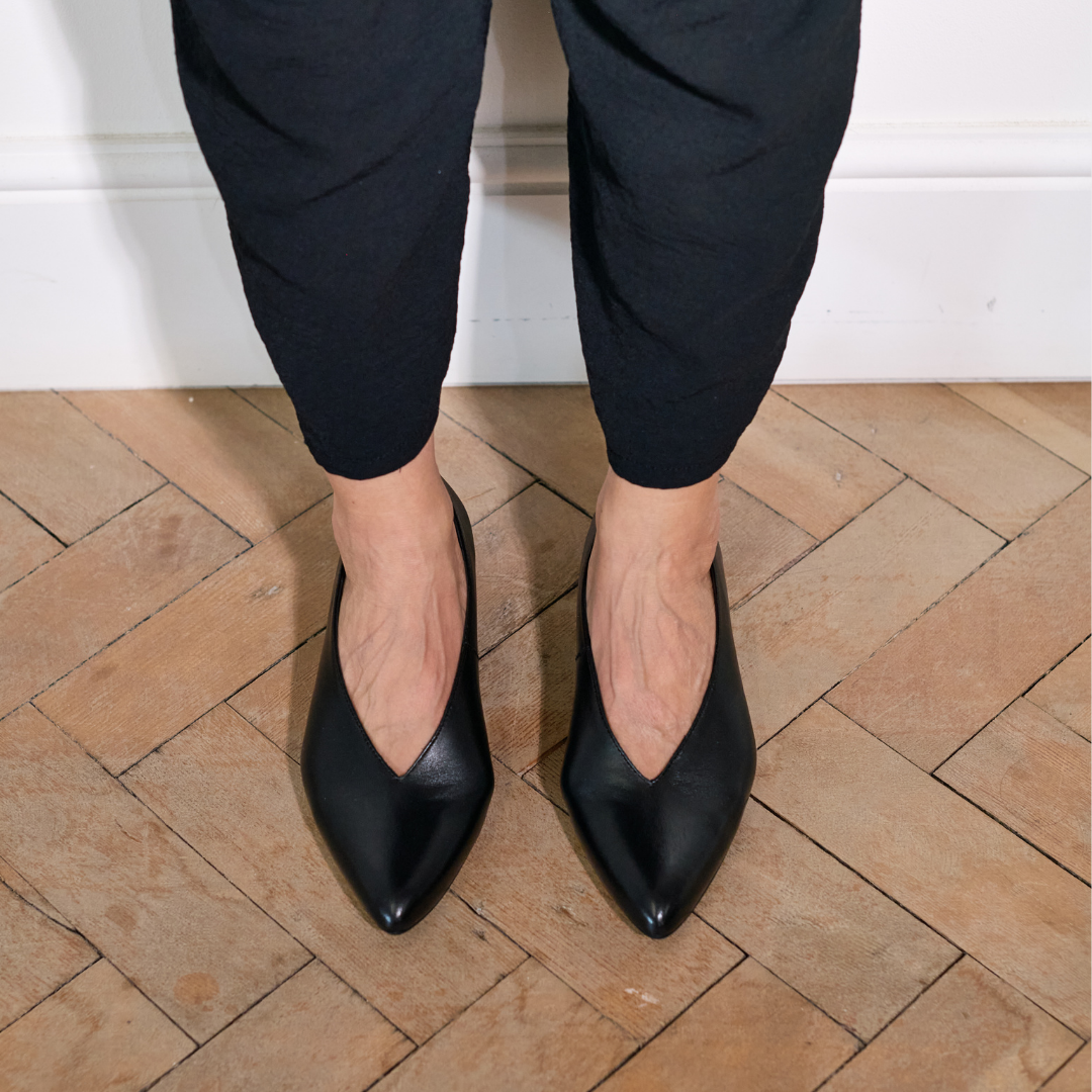 Courtney - Black Leather Courts