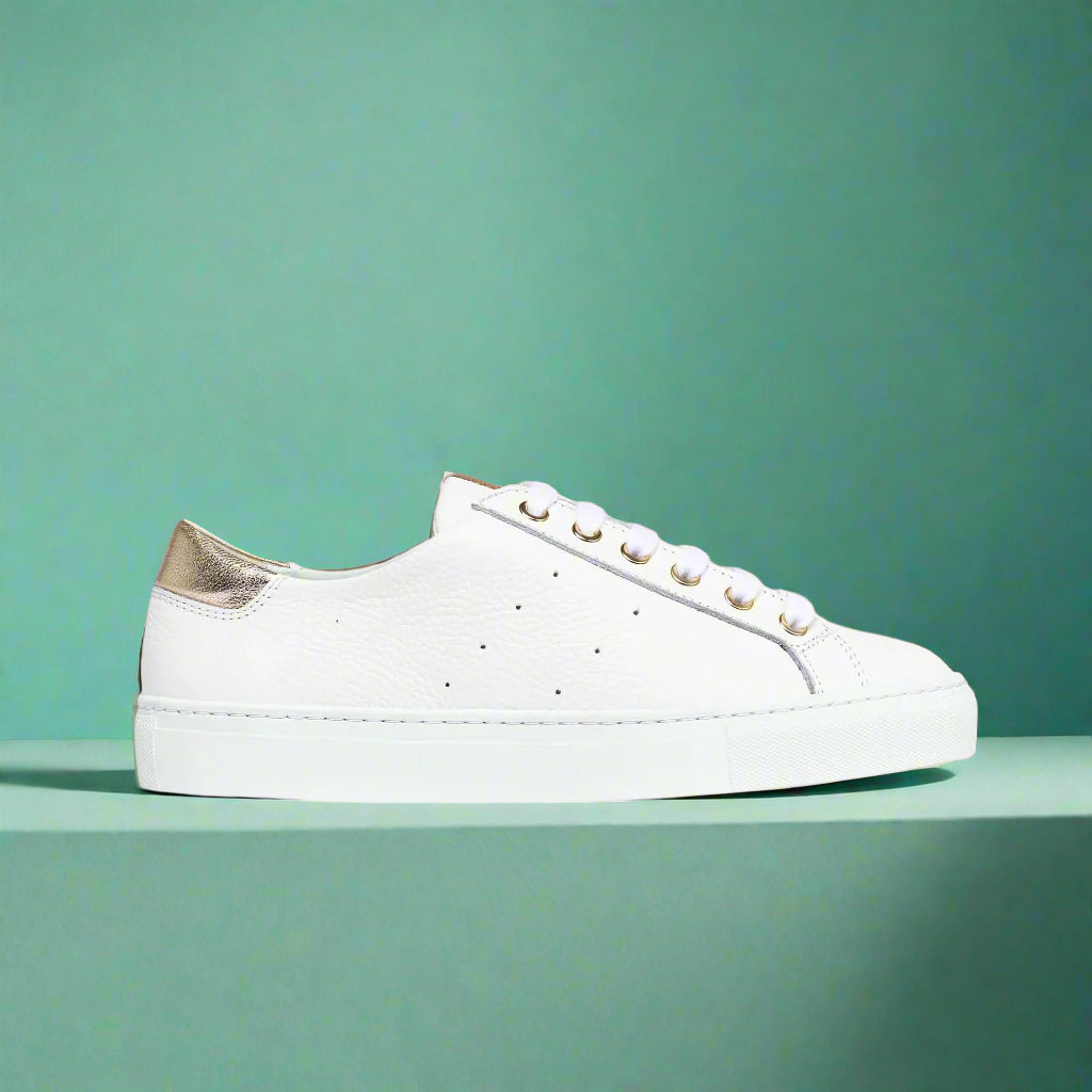 star white grain trainer side view