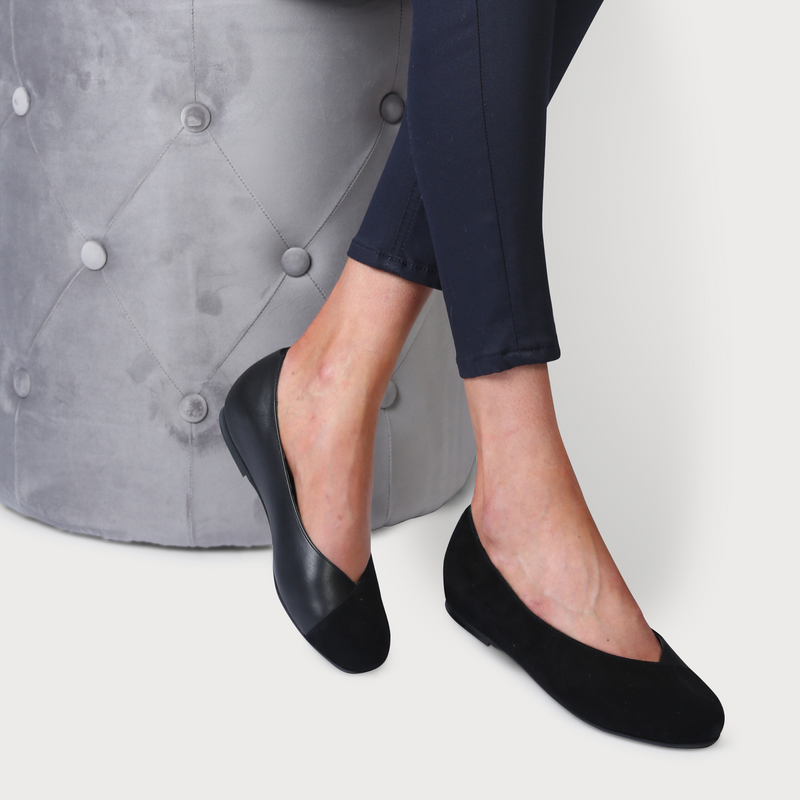 Black wide deals flats